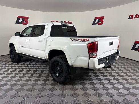 Used 2018 Toyota Tacoma TRD Sport AWD/4WD image 5