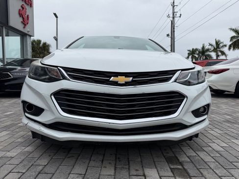 Used 2018 Chevrolet Cruze LT image 2