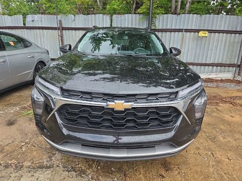Used 2025 Chevrolet Trax LT w/ LT Convenience Package FWD image 5