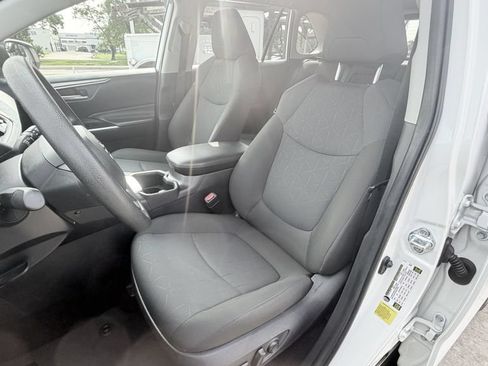 Used 2025 Toyota RAV4 XLE FWD image 27