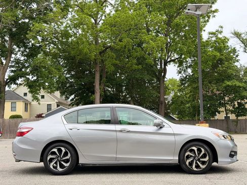 Used 2017 Honda Accord EX-L image 5