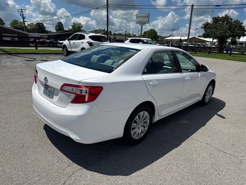 Used 2012 Toyota Camry LE FWD image 3
