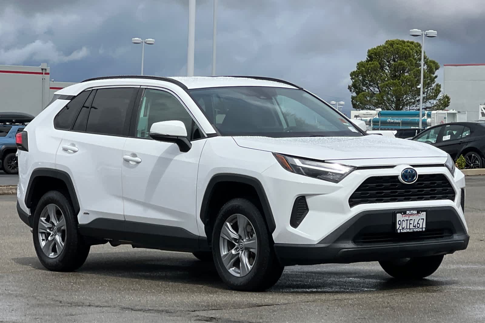 Used 2022 Toyota RAV4 XLE AWD/4WD image 5