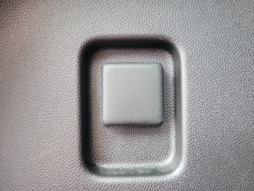 Used 2024 Chevrolet Equinox EV RS AWD/4WD image 9
