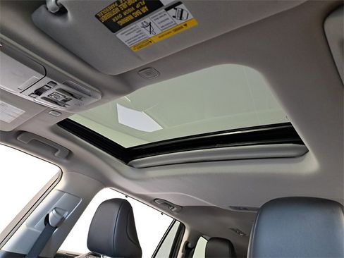 Used 2023 Toyota Highlander XLE image 21