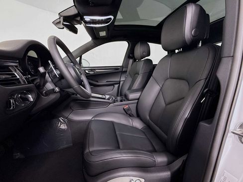 New 2026 Porsche Macan image 5