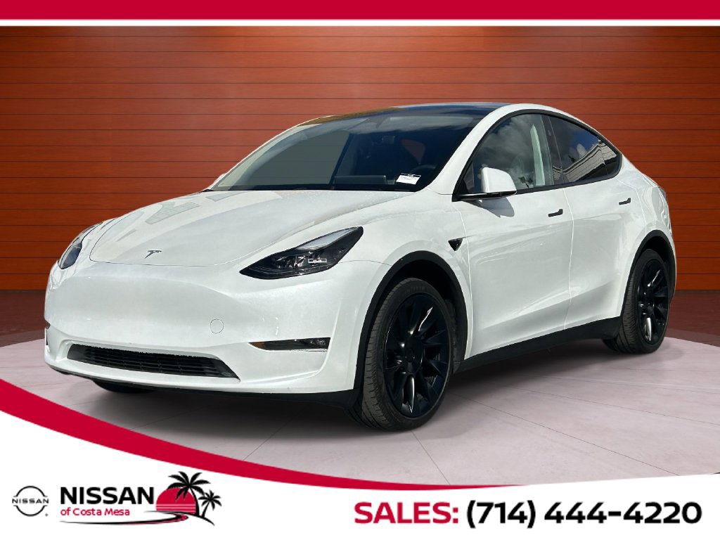 Used 2024 Tesla Model Y Long Range AWD/4WD image 1