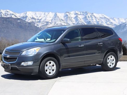 Used 2011 Chevrolet Traverse LS AWD/4WD image 2