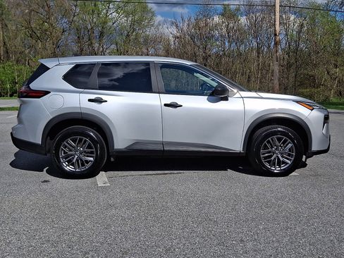 Used 2024 Nissan Rogue S image 7