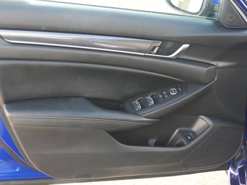 Used 2018 Honda Accord Sport image 16