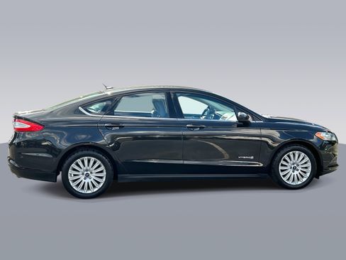 Used 2014 Ford Fusion S image 2
