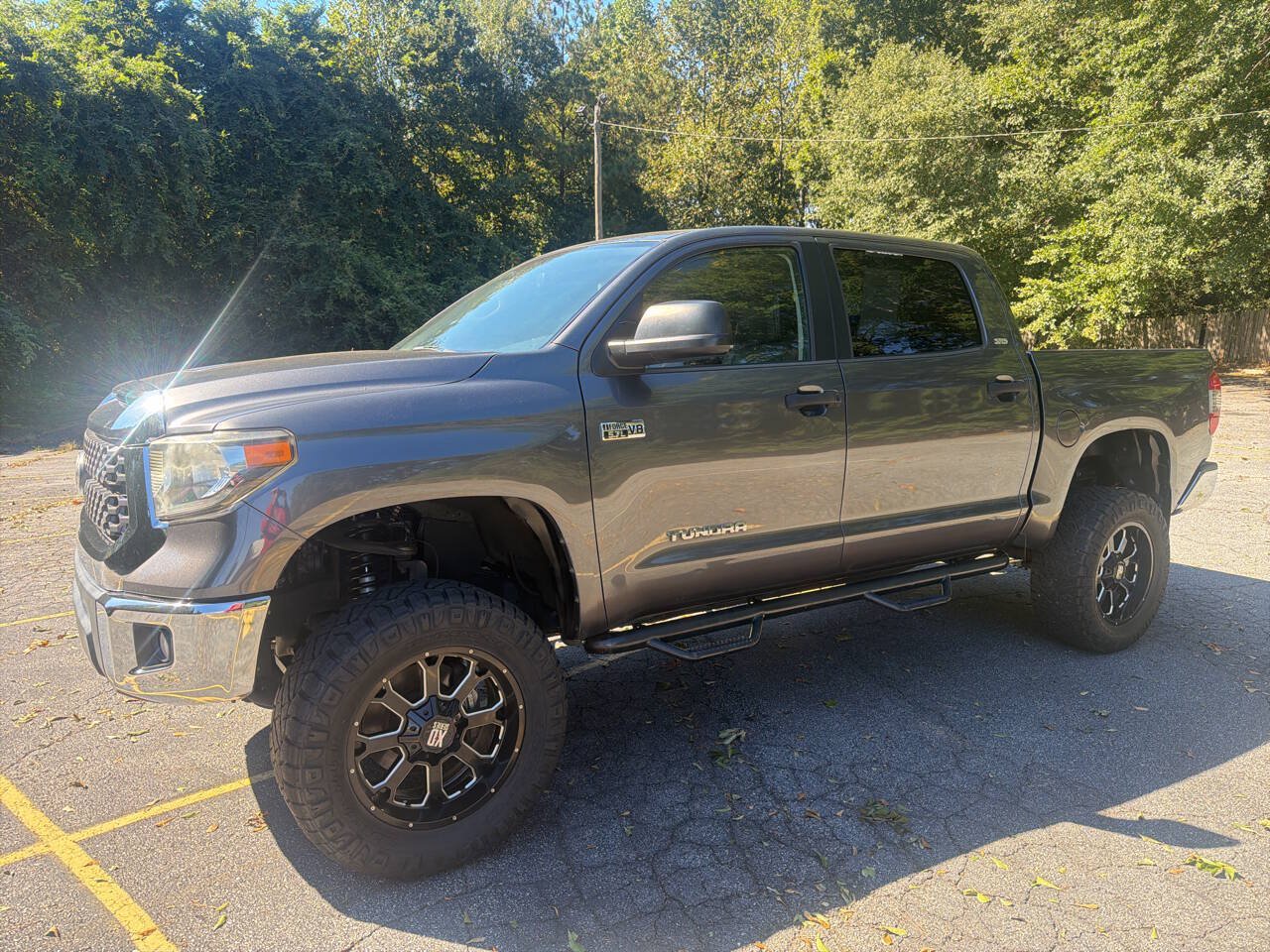 Used 2018 Toyota Tundra SR5 w/ SR5 Upgrade Package AWD/4WD image 1