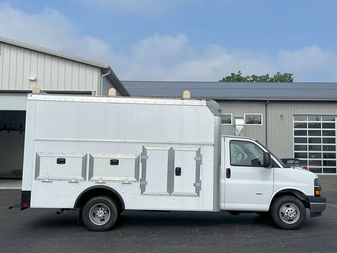 Used 2022 Chevrolet Express 3500 CUTWAY w/ Power Convenience Package image 14