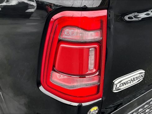 Used 2023 RAM 1500 Limited w/ Body-Colour Bumper Group image 32