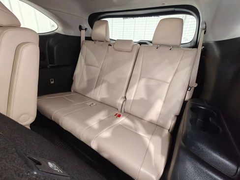 Used 2023 Toyota Highlander XLE AWD/4WD image 28