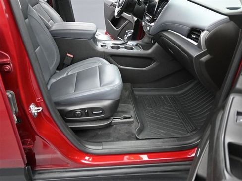 Used 2021 Chevrolet Traverse LT w/ LT Premium Package image 28