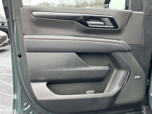 Used 2025 Chevrolet Suburban RST w/ Comfort Package image 16