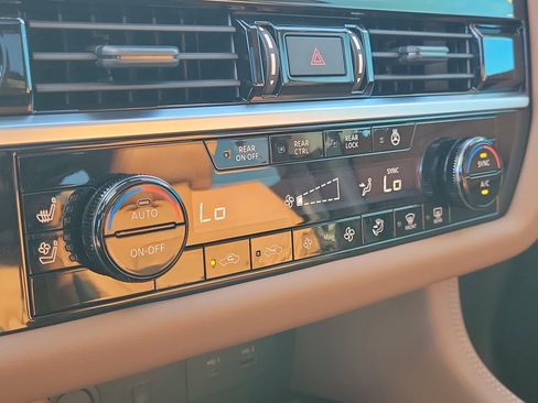 New 2025 Nissan Pathfinder Platinum image 32