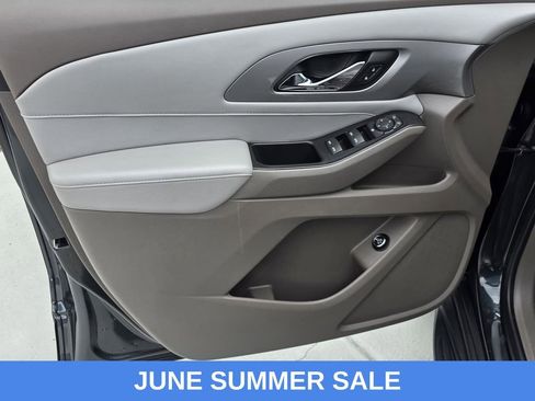 Used 2018 Chevrolet Traverse LT FWD image 36