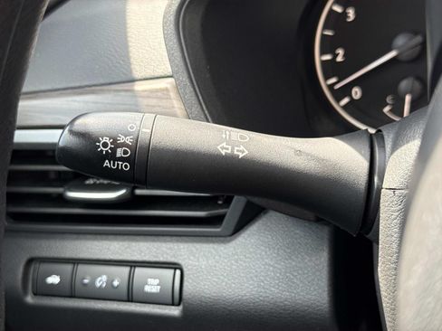 Used 2025 Nissan Altima 2.5 SV FWD image 16
