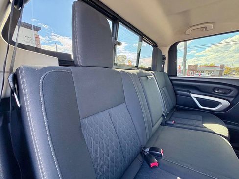 Used 2018 Nissan Titan SV AWD/4WD image 31