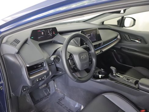 Used 2024 Toyota Prius XLE AWD/4WD image 9