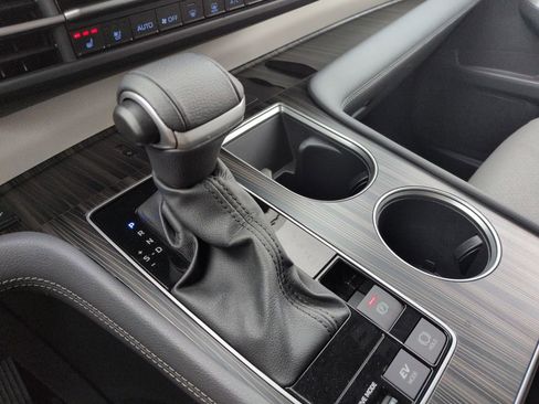 Used 2024 Toyota Sienna Limited image 24