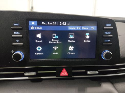 Used 2025 Hyundai Elantra SE FWD image 25
