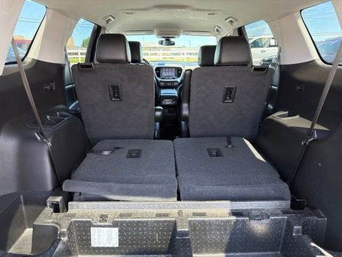 Used 2020 GMC Acadia SLE w/ Driver Convenience Package FWD image 26