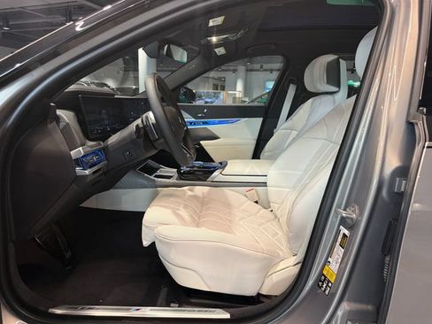 Used 2023 BMW 760i xDrive AWD/4WD image 15
