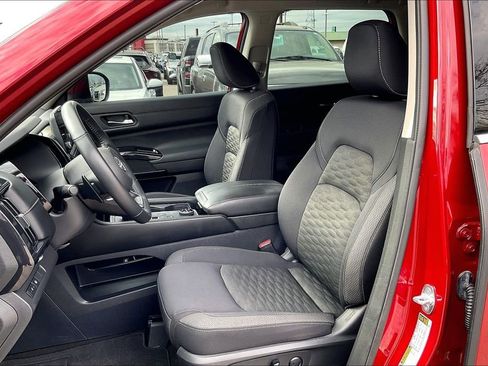 Used 2022 Nissan Pathfinder SV image 35