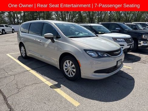 Used 2017 Chrysler Pacifica Touring w/ Tire & Wheel Group image 1