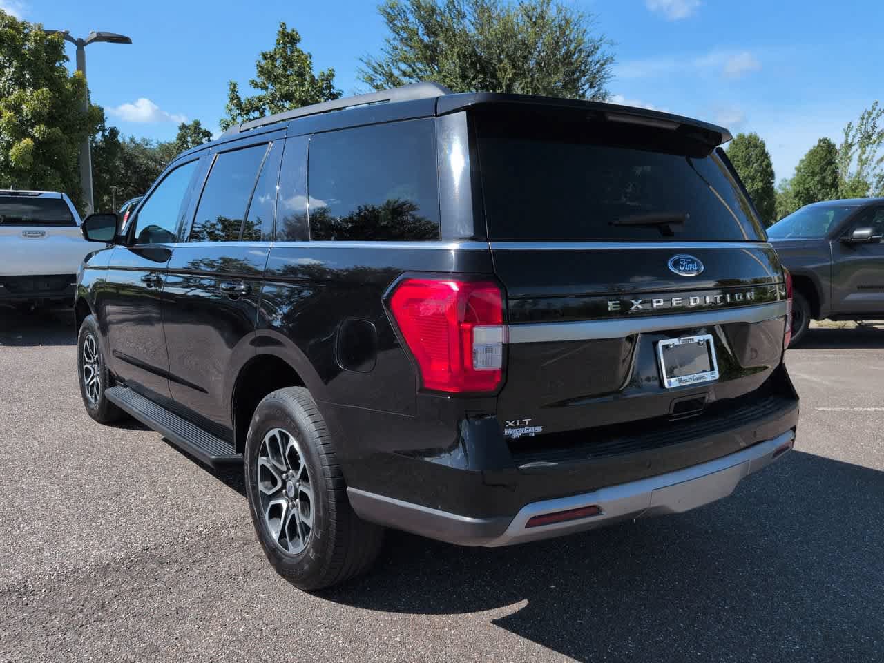 Used 2024 Ford Expedition XLT RWD image 4
