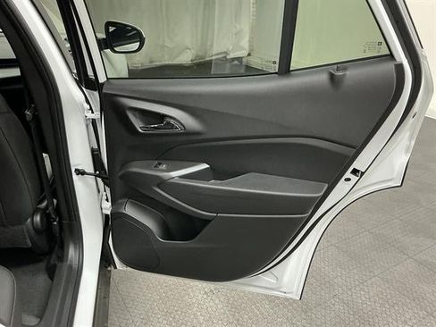 New 2026 Chevrolet Trax LT w/ Sunroof Package FWD image 30