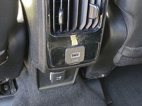 Used 2023 Jeep Compass Limited image 17