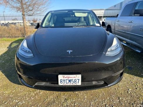 Used 2021 Tesla Model Y Long Range image 2