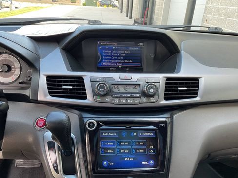 Used 2014 Honda Odyssey Touring Elite image 28