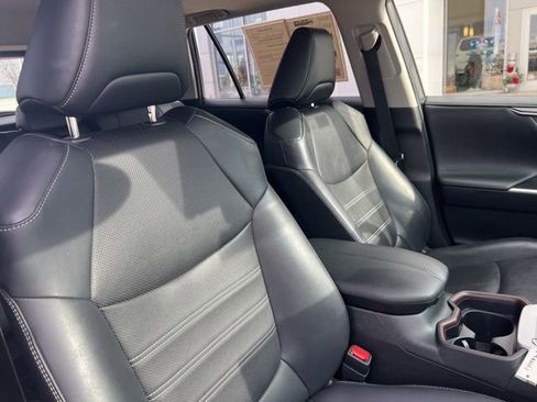 Used 2020 Toyota RAV4 Limited image 30