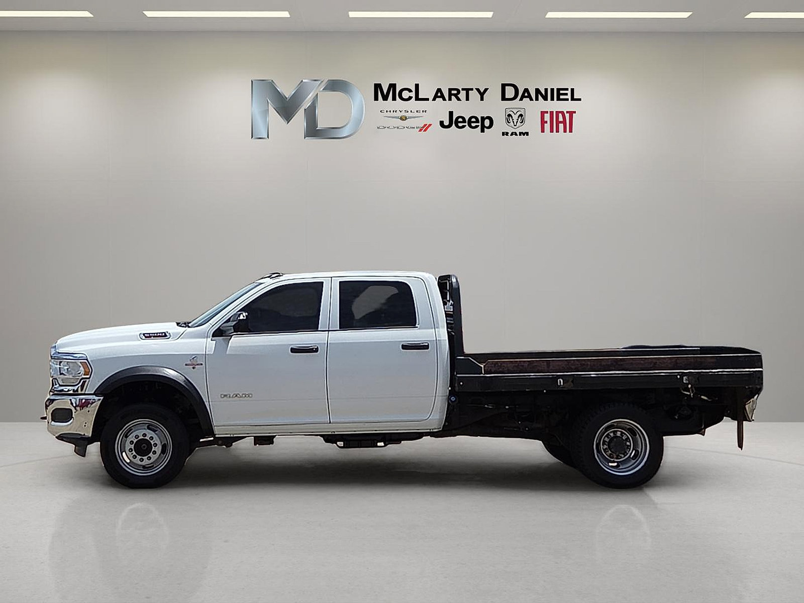 Used 2022 RAM 5500 Tradesman w/ Chrome Appearance Group AWD/4WD image 3