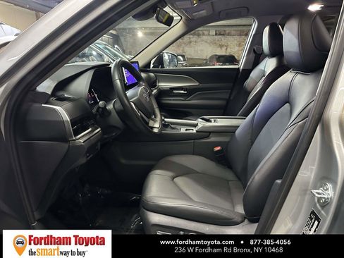Certified 2025 Toyota Grand Highlander AWD image 15