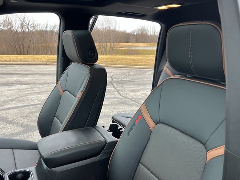 Used 2025 GMC Canyon AT4 w/ Nightfall Edition AWD/4WD image 18