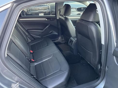 Used 2015 Volkswagen Passat TDI SE image 15