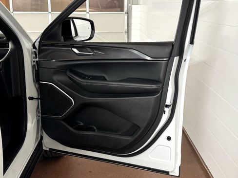 Used 2022 Jeep Grand Cherokee Altitude image 42