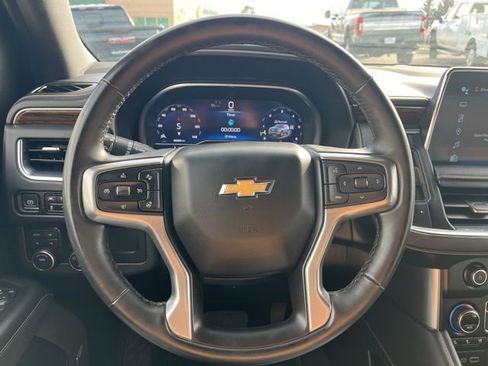 Used 2023 Chevrolet Suburban Premier AWD/4WD image 37
