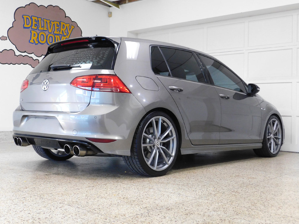 Used 2017 Volkswagen Golf 4-Door AWD/4WD image 4