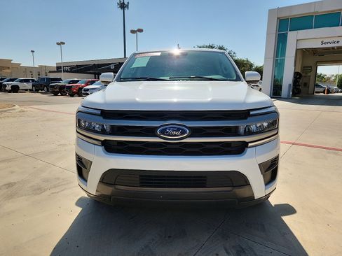 Used 2024 Ford Expedition XLT AWD/4WD image 2