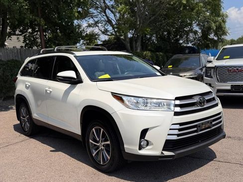 Used 2019 Toyota Highlander XLE AWD/4WD image 8