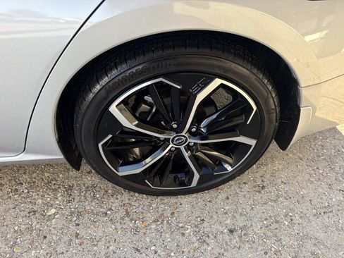 Used 2023 Nissan Altima 2.5 SR w/ SR Premium Package image 4