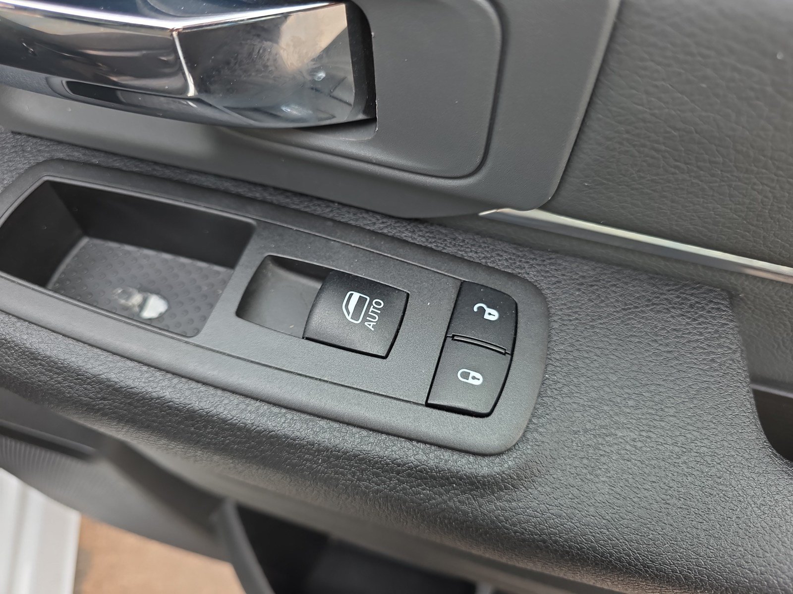 Used 2022 RAM 1500 Classic SLT w/ Electronics Group AWD/4WD image 14