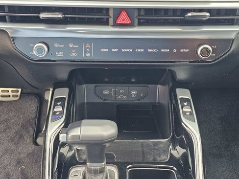 Used 2025 Kia Sorento SX FWD image 28